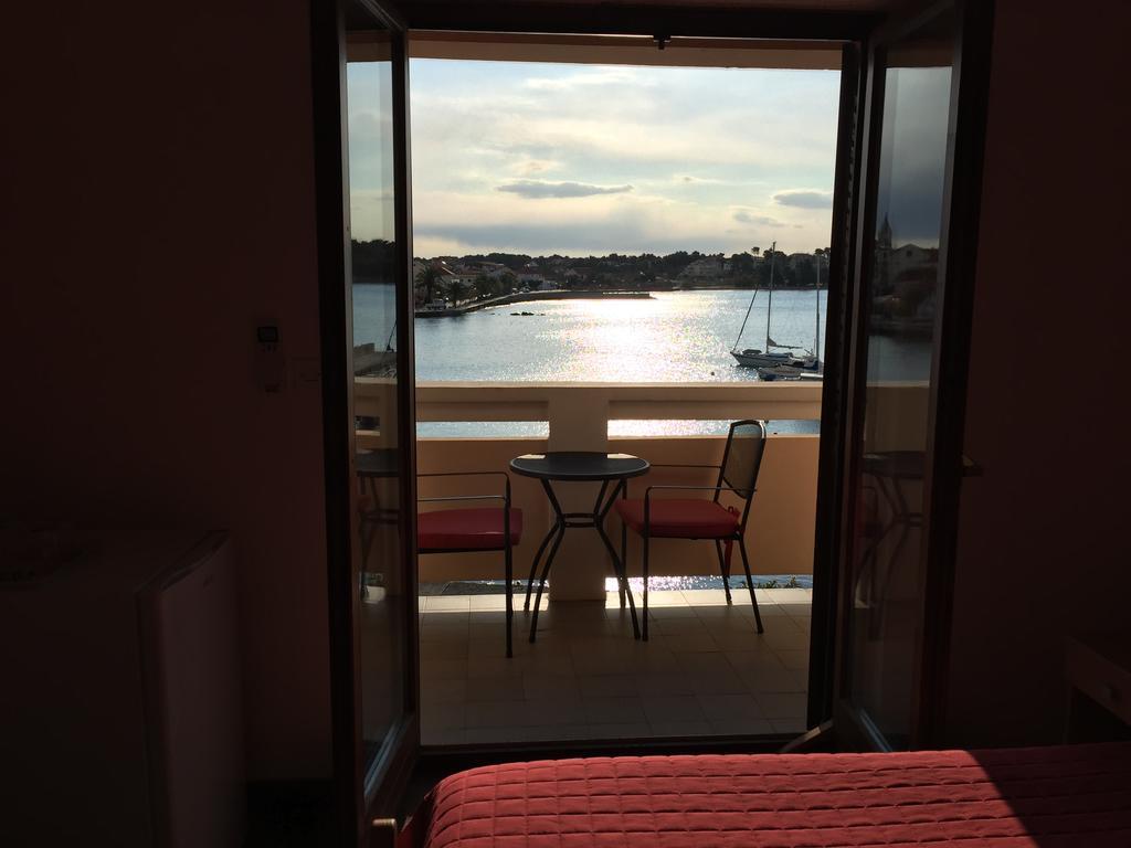 Guest House Punta Grzan بيتريتْشاني الغرفة الصورة