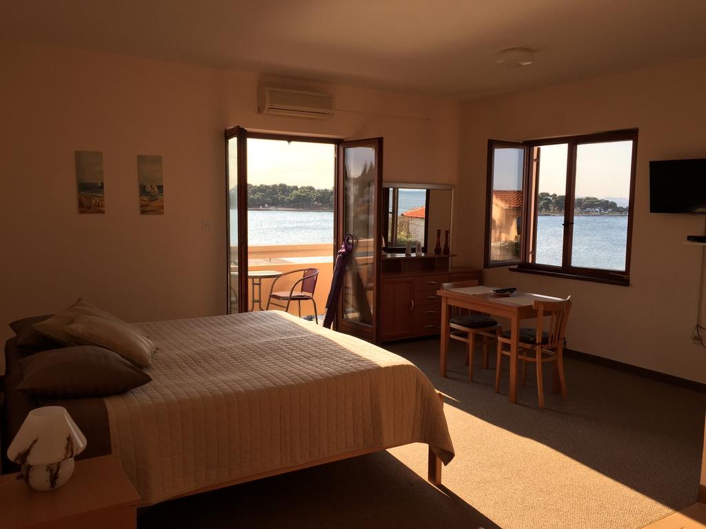Guest House Punta Grzan بيتريتْشاني الغرفة الصورة